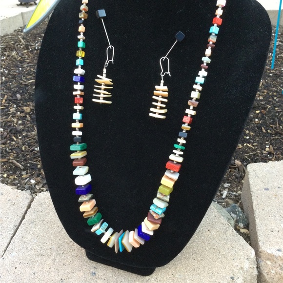 Vintage Native American Multi Stoned / Shell Graduated Necklace and Earrings set - Picture 10 of 11